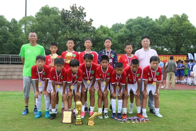 巴塞罗那确认哈维·埃斯帕特晋升一线队，将穿12号
